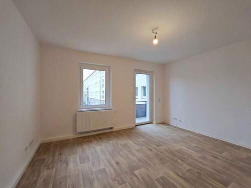 Wohnzimmer - 3 Zimmer Etagenwohnung in Merseburg