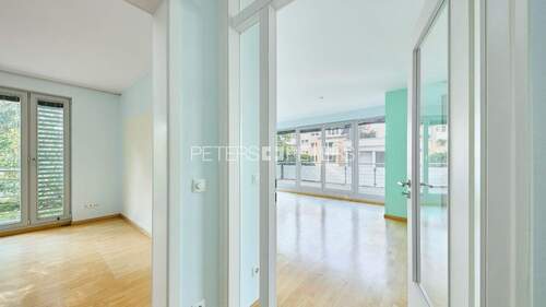 Blick ins Wohnzimmer - 