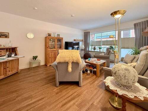 Wohnzimmer - 3 Zimmer Etagenwohnung in Husum