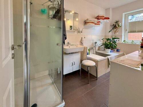 Dusch-/Wannenbad - Etagenwohnung mit 75,00 m&sup2; in Husum zum Kaufen