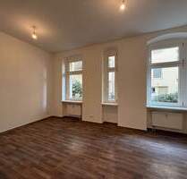 Bezugsfreie, großzügige 3-Zimmer-Erdgeschosswohnung im Altbau in Berlin-Weißensee!