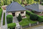 Luftbildansicht - Charmanter, bezugsfreier Bungalow mit Ausbaupotenzial im Dachgeschoss und großem Garten in Falkensee