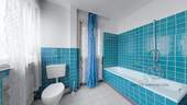 1. OG Badezimmer mit Wanne - 