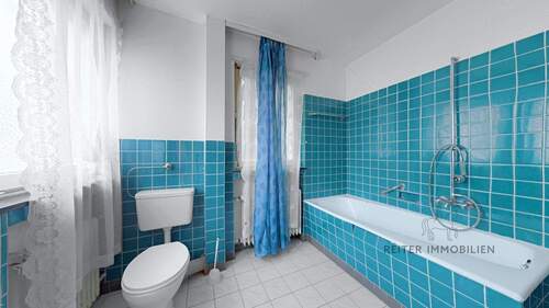 1. OG Badezimmer mit Wanne - 