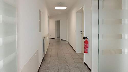 Flur, Blick vom Eingang - Büro in Niestetal