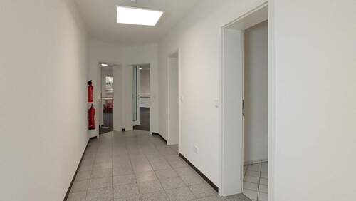 Flur, hinterer Bereich - Büro mit 198,00 m&sup2; in Niestetal zur Miete