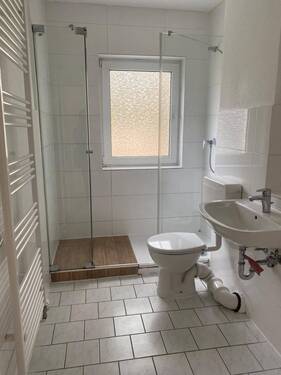 Bad.jpeg - Etagenwohnung mit 68,20 m&sup2; in Langelsheim zur Miete