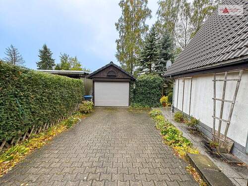 Garage mit Einfahrt - 