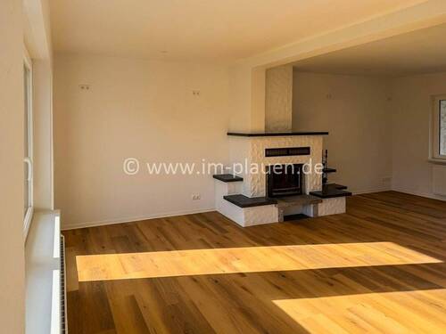Wohnzimmer mit Kamin - 4 Zimmer Einfamilienhaus in Plauen