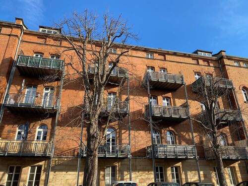 Gebäudeansicht - Großzügige 3(4) Zimmer DG Wohnung in der Wunderburg