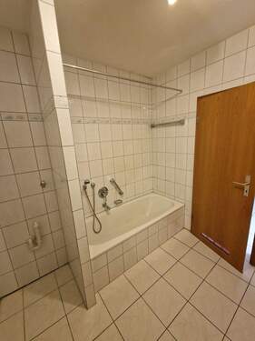 Bad mit Wanne und Waschmaschinenanschluss - Etagenwohnung mit 57,00 m&sup2; in Bad Staffelstein zum Kaufen