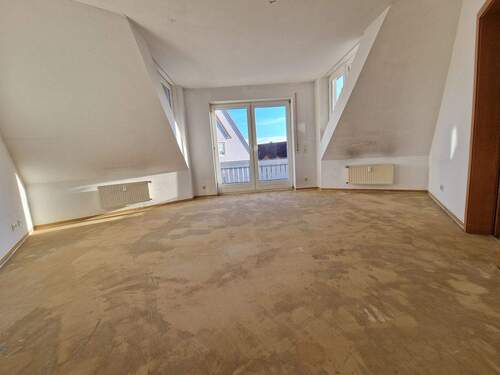 großzügiges Wohnzimmer - 