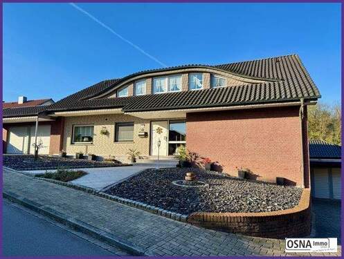 Seitenansicht mit. Garage rechts - Mehrfamilienhaus, Wohnhaus mit 367,00 m&sup2; in Georgsmarienhütte zum Kaufen