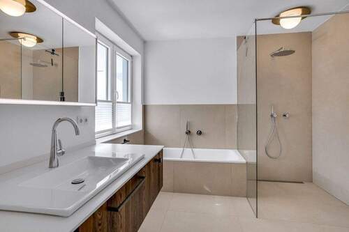 1. Obergeschoss Dusch Wannenbad - 