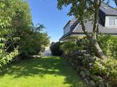 Blick zur Auffahrt.jpg - Mehrfamilienhaus, Wohnhaus mit 180,00 m² in Sylt zum Kaufen