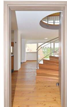 Blick von der Eingangstüre in den Essbereich - 