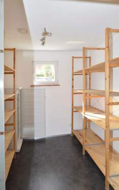 Vorratsraum im Anschluss an die Küche - 