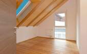 Zimmer im Dachgeschoss - 
