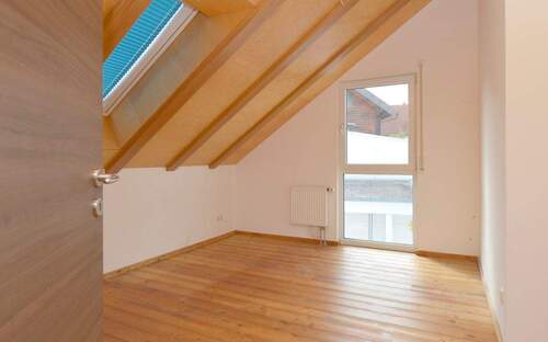 Zimmer im Dachgeschoss - 
