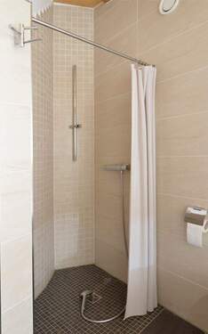 Dusche im Dachgeschoss - ebenerdig - 