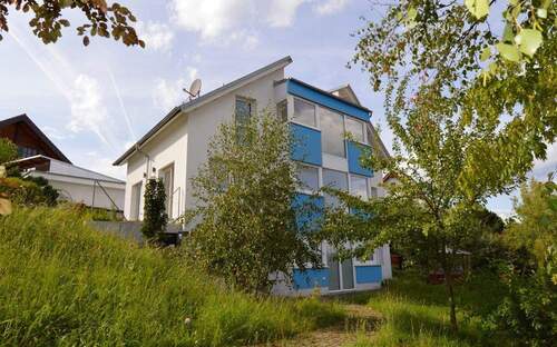 Aussenansicht Garten - Blick auf Terrasse und Südseite des Objektes - Einfamilienhaus mit 232,70 m² in Mistelbach zum Kaufen