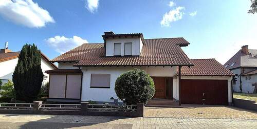 Ansicht Front - *** Architektenhaus mit zwei Wohneinheiten: stilvolles Wohnen mit vielseitigen Möglichkeiten ***