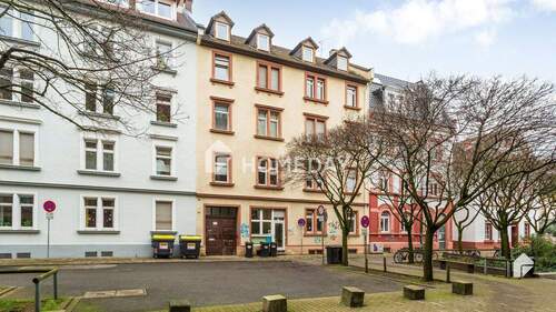 Außenansicht 1 - Charmante Altbau-Wohnung mit 2 Zimmern und Keller in zentraler Lage