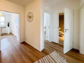 Helle Wohnung mit Holzboden - 