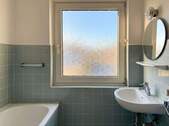 Badezimmer mit Wanne - 