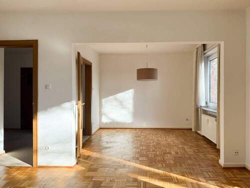 Essbereich mit Zugang zum Flur - 