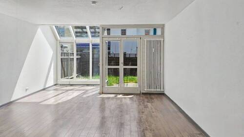 Wohnzimmer mit Wintergarten - Familienglück in sonnigen Räumen - Gepflegtes Reihenmittelhaus mit Wintergarten und Garten