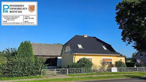 Haus und Scheune am Morgen.jpg - 5 Zimmer Einfamilienhaus zum Kaufen in Boldekow