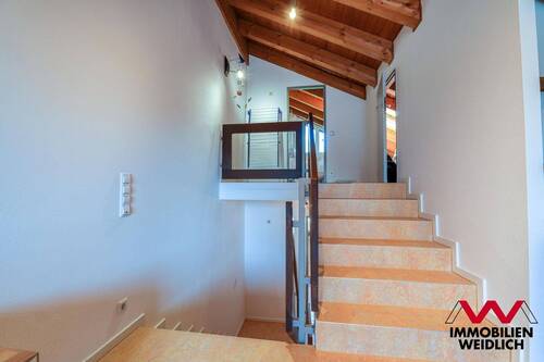 Treppe ins Dachgeschoss - 