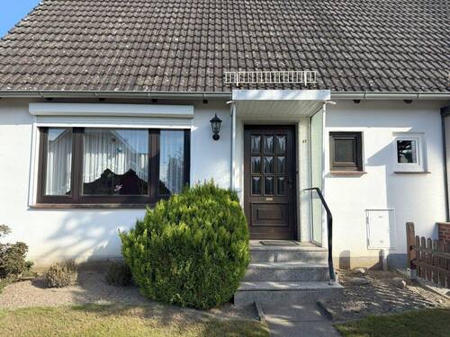 Hauseingang - 3 Zimmer Doppelhaushälfte zum Kaufen in Schwarzenbek