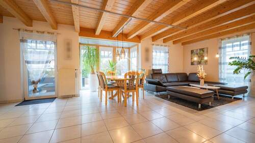 Wohn- und Essbereich EG - 