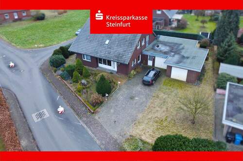 Vorderansicht - Großzügiges Wohnhaus mit Vollkeller & zwei Garagen in top Wohnlage!