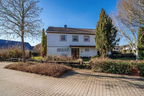 Einfamilienhaus mit Balkon, Terrasse und großem Gartengrundstück - Viel Platz zum Wohnen und Arbeiten – Einfamilienhaus mit Balkon, Terrasse und großem Gartengrundstück in Halle (Westf.)