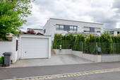 Garage und Stellplatz - 