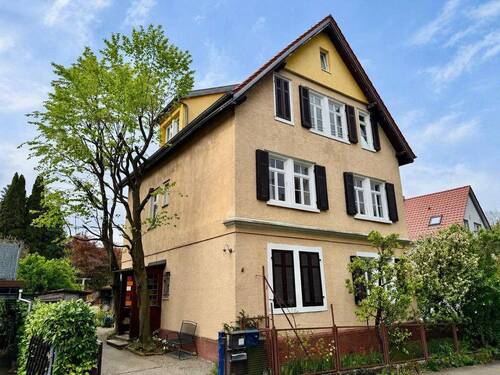 Hausansicht Vorne - 1 Zimmer Mehrfamilienhaus, Wohnhaus zum Kaufen in Stuttgart