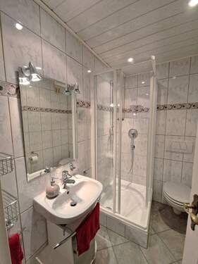 DBad EG.jpg - Doppelhaushälfte mit 114,00 m&sup2; in Frankfurt am Main zum Kaufen