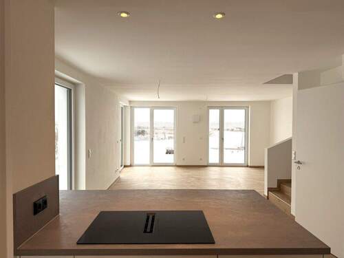 Blick in den Wohn- und Essbereich - 