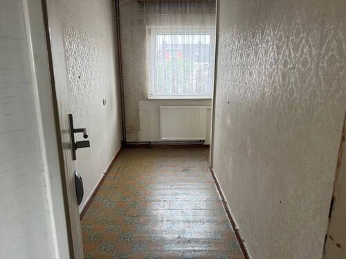 OG kl. Zimmer mit Treppe zum DG - 