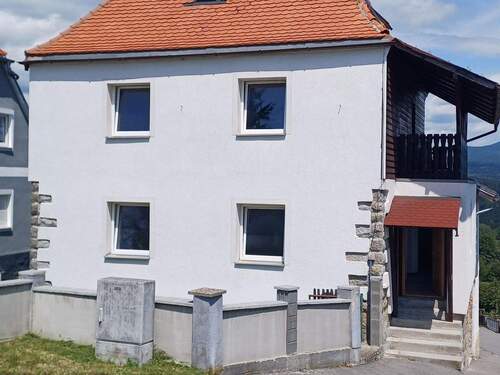 Frontbereich EFH - SANIERTES EINFAMILIENHAUS + gemütliche Mansarde mit Bad *BIETERVERFAHREN*