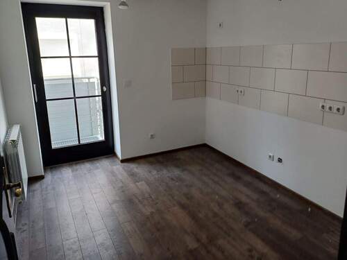 Küche mit Zugang hinters Haus - 