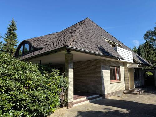 Eingangsbereich - Attraktives Ein- bis Zweifamilienhaus mit Garage in idyllischer Lage von Stuhr-Fahrenhorst