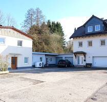 Exklusives Angebot: 2 Häuser, 1 Büroeinheit, 3 Garagen, Hof und Garten in Richelsdorf ! - Wildeck / Richelsdorf