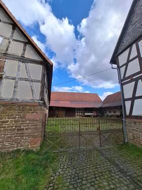 20260331_143458.jpg - Denkmalgeschützter, großer 4-Seiten-Hof mit zusätzlichem Bauplatz, möglicher Pachtweide, ideal für Pferdehalter, Wohnprojekte u.v.m.