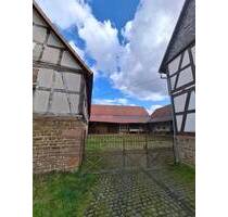 Denkmalgeschützter, großer 4-Seiten-Hof mit zusätzlichem Bauplatz, möglicher Pachtweide, ideal für Pferdehalter, Wohnprojekte u.v.m. - Weimar (Lahn) Kehna