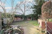 Gartenteil mit Brunnen - 