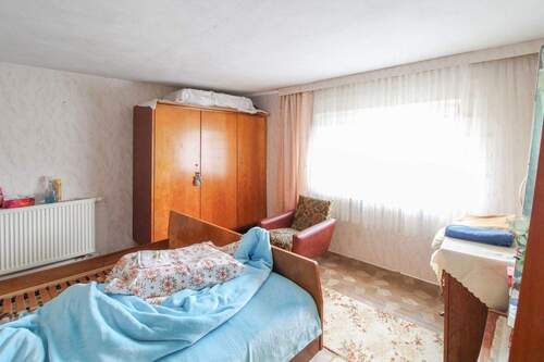 Schlafzimmer - 3 Zimmer Doppelhaushälfte zum Kaufen in Chemnitz